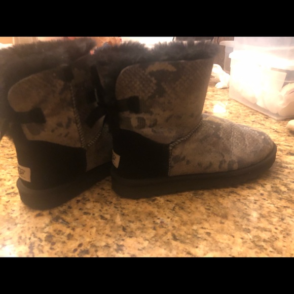 Ugg Australia Boots - Picture 2 of 6